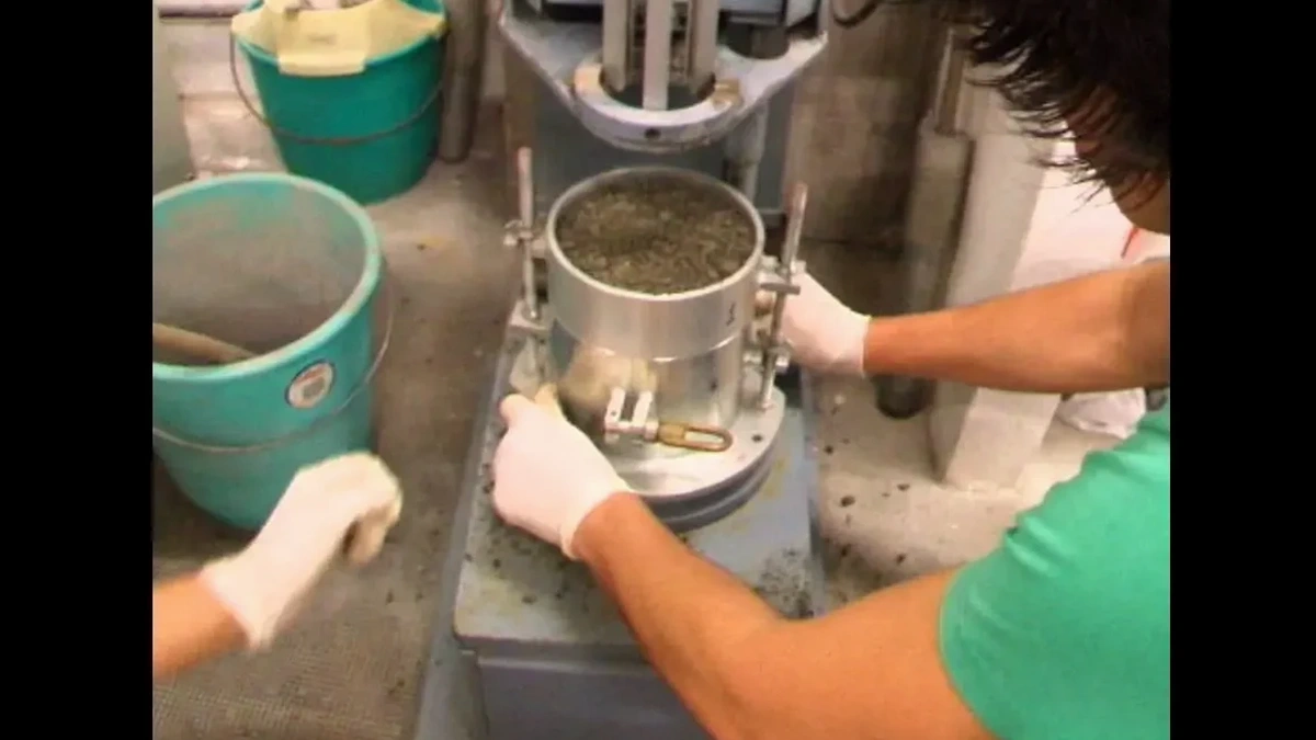 Proctor Test (Standard and Modified) in Houston – ASTM D698 and D1557 Compaction Control